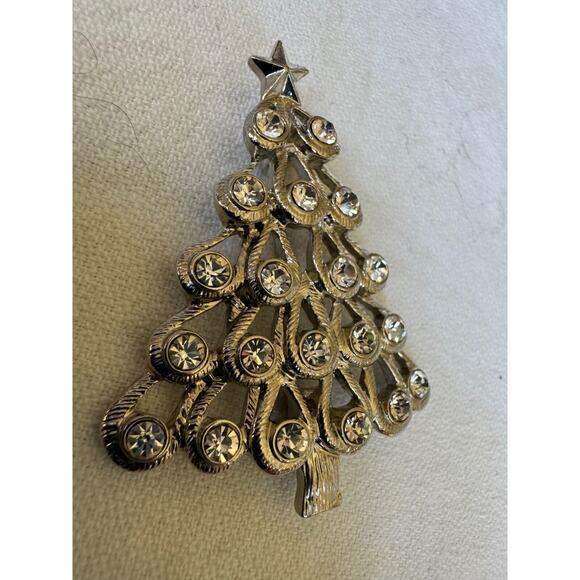 Vintage Monet Christmas Tree Brooch Silver Tone Clear Rhinestones 80s Jewelry - Picture 2 of 4